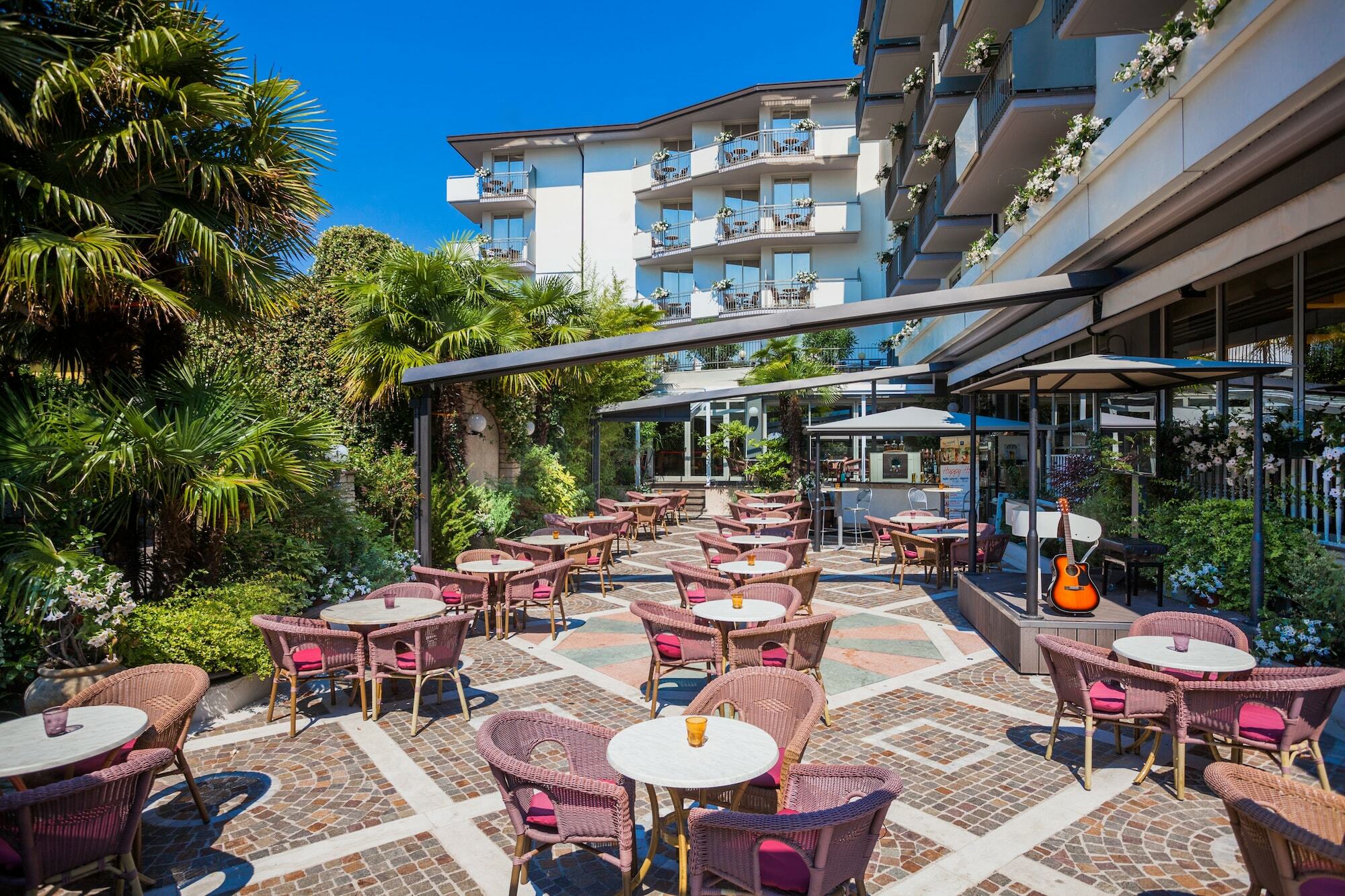 Hotel Continental - Tonelli Hotels Torbole Sul Garda Εξωτερικό φωτογραφία